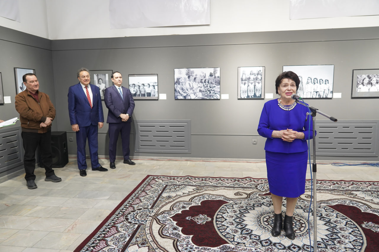 Dogistonlik ayollar fotosuratlarda